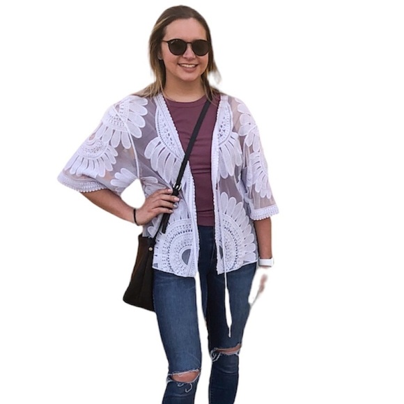3/$25 🙌🏼 Kate & Mallory Lace Floral Kimono Tie Front Cardigan Top M/L - Picture 1 of 7